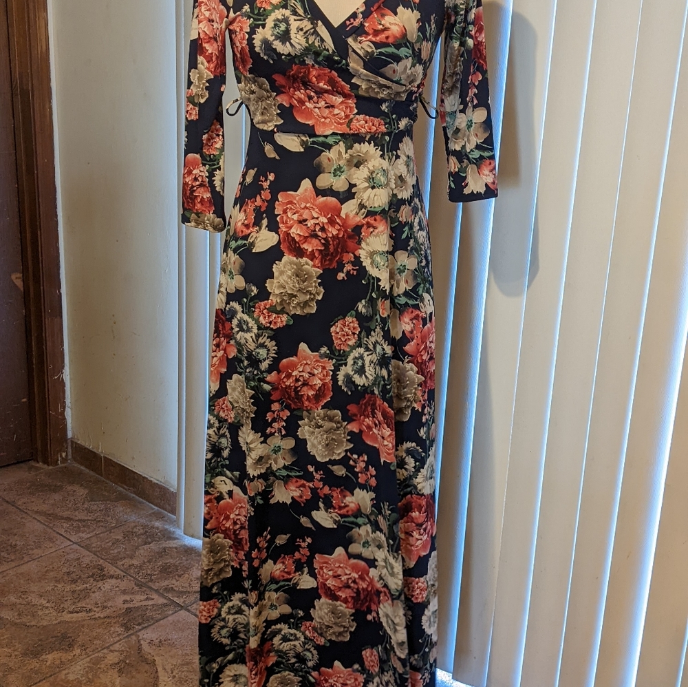 Dress - Picture 6 of 6